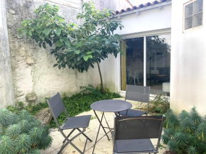 Petite maison de village Eloise proche de la plage